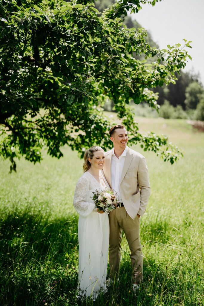 Hannes und Vera auf der Wiese
